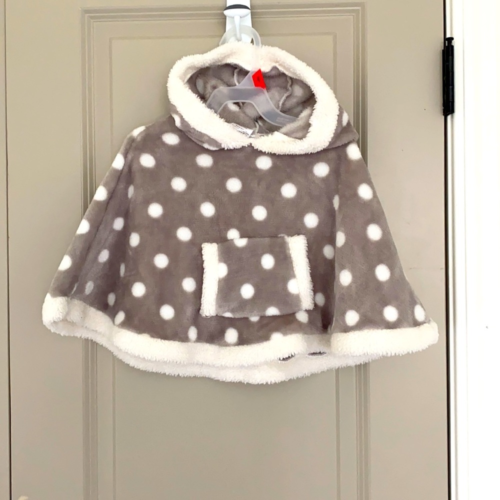 Toddler girl’s cape